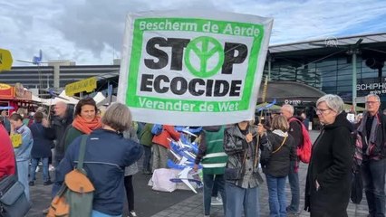 AMSTERDAM - Hollanda'da çevreciler, Amsterdam Schiphol Havalimanı'nı protesto etti