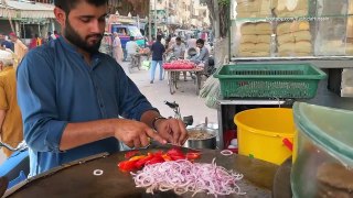 Scrambled Eggs in Karachi Food Street _ SLOPPY JOES _ Pakistani Street Food Kabab Kata Kat (720p)