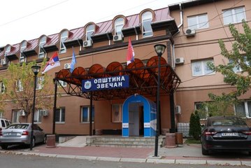 Kosovalı Sırplar ülkedeki kurumlardan çekildiklerini açıkladı