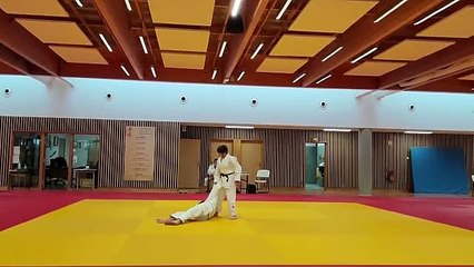 Passage de grade 1er dan à Caudebec les elbeufs pour Corentine!.