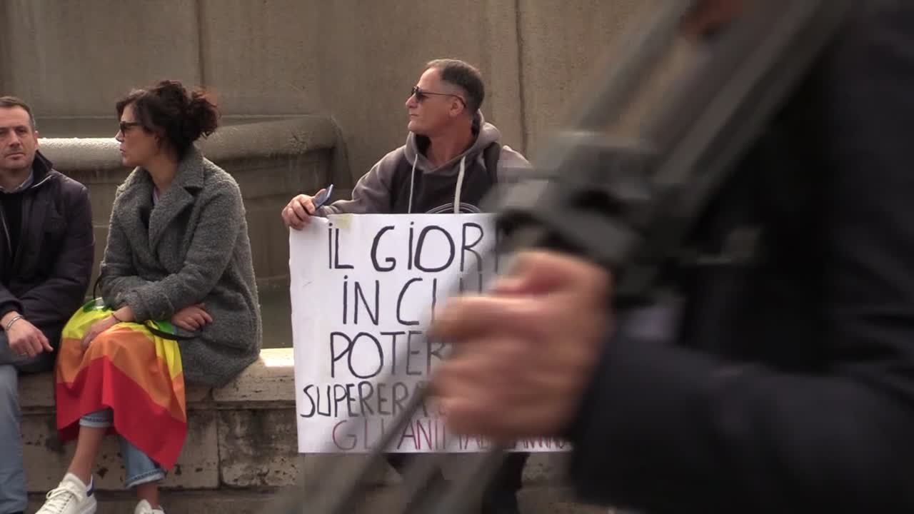Manifestazione per la Pace, corteo sfila per le vie di Roma