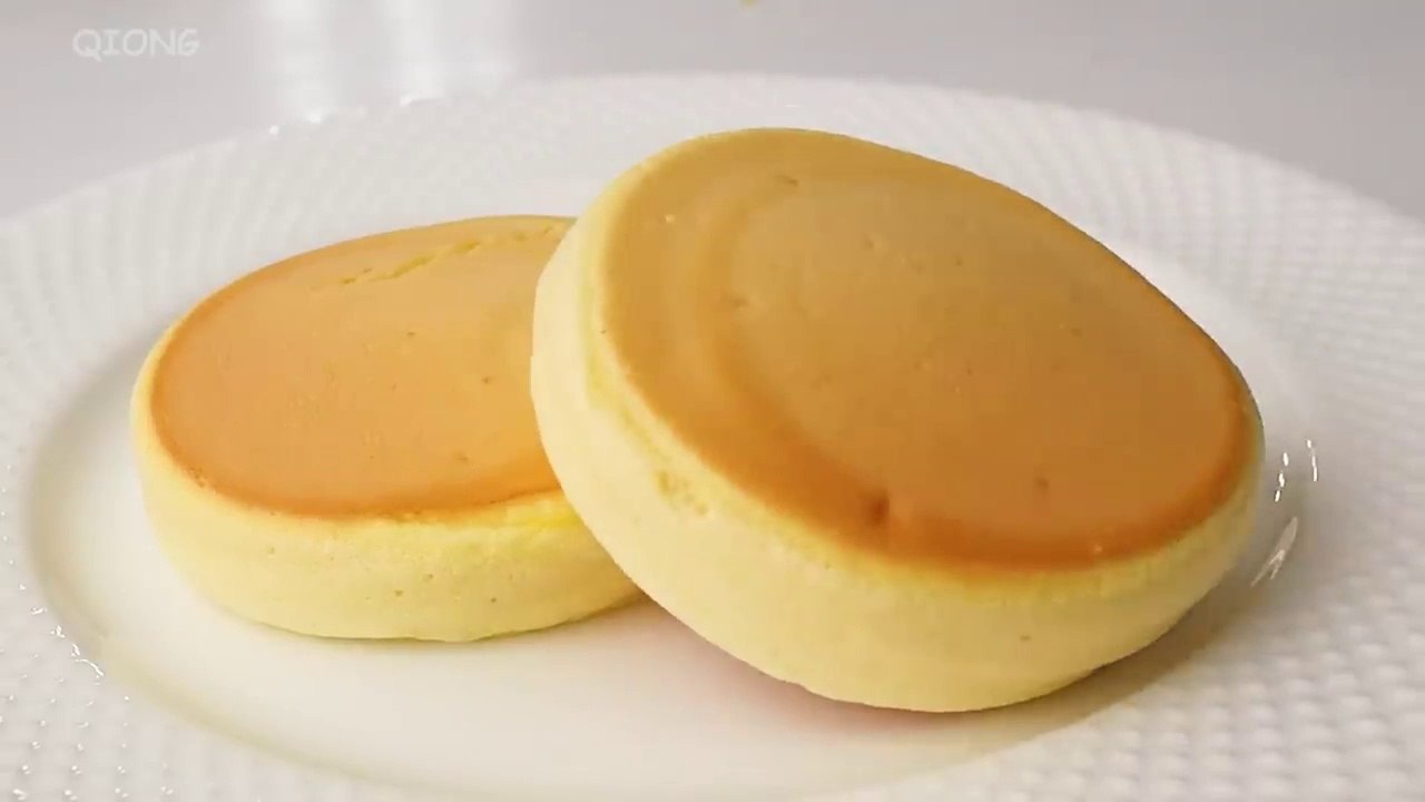 Fluffy and Delicious Japanese street pancake! $1 Cheap ingredients!  homemade Souffle pancake