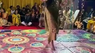Mera Dil Yeh Pukare Aaja, Bheega Bheega Hai Sama | Pakistani College Girl Leaked Dance Video