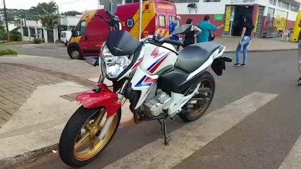 Jovem se fere em acidente entre moto e Corsa no Santa Cruz