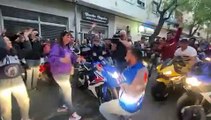 Pedida de mano de un castellano-manchego entre el rugir de las motos en Valencia