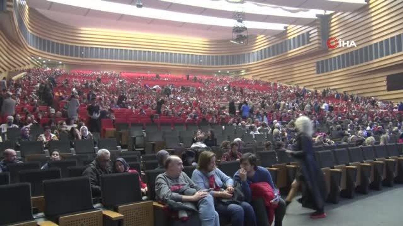 İrlanda dans grubu Rhythm of the Dance Ankara'da sahne aldı