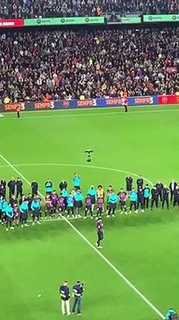 El Camp Nou se despide de Gerard Piqué por todo lo alto