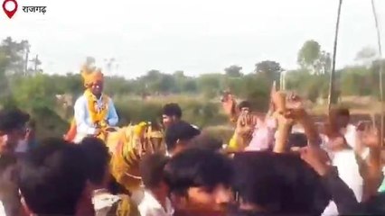 राजगढ़: अनोखा अंदाज, डीजे की धुन और घोड़ी पर सवार शिक्षक, तस्वीरें देख रह जाएंगे दंग..