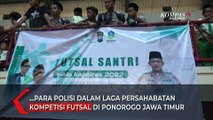 Keseruan Futsal Santri VS Polisi Kenakan Sarung Meriahkan Hari Pahlawan di Ponorogo