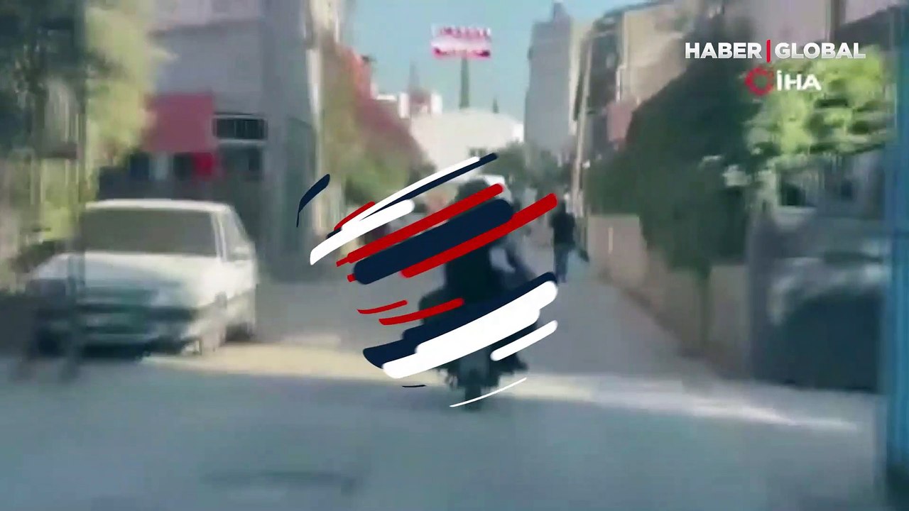 Adana'da trafikte görenleri hayrete düşüren görüntü