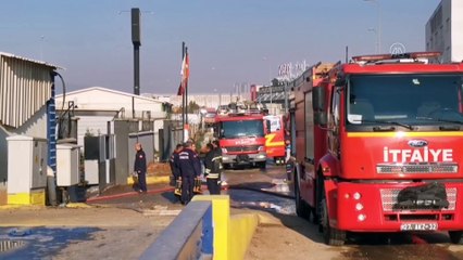 Gaziantep'te tekstil fabrikasında çıkan yangına müdahale ediliyor