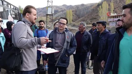 Köy köy dolaşıp hasta hayvanları tedavi ediyorlar