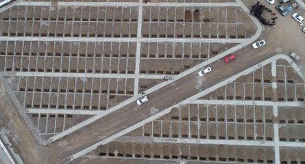 Erzurum'da iş makineleri yüzlerce 'kışlık mezar' kazdı