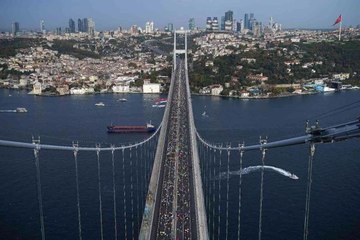 44. N Kolay İstanbul Maratonu Başladı. İbb Başkanı İmamoğlu: "Cumhuriyetimizin 100. Yılına Koşuyoruz"