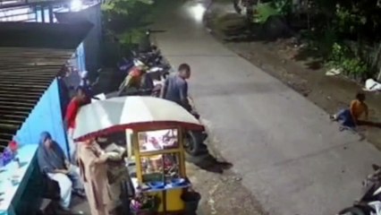 DETIK DETIK MALING TABUNG GAS TERJATUH SAAT DI KEJAR WARGA