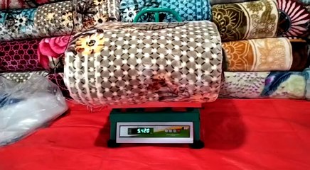 শীত আসার আগেই শিলিগুড়িতে কেজি দরে বিকোচ্ছে দেশিবিদেশি কম্বল| Oneindia Bengali