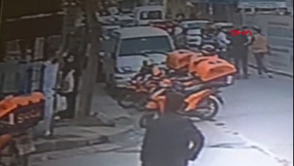 Sultangazi'de 2 motokurye bıçaklandı