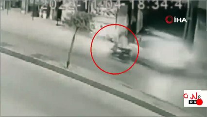 Motosikletli kazadan kıl payı kurtuldu