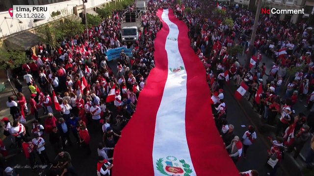 Milhares de manifestantes exigem demissão de presidente do Peru