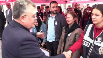 O anlar yürek burktu: Kalp krizinden ölen babasının polis yeleğiyle törene katıldı