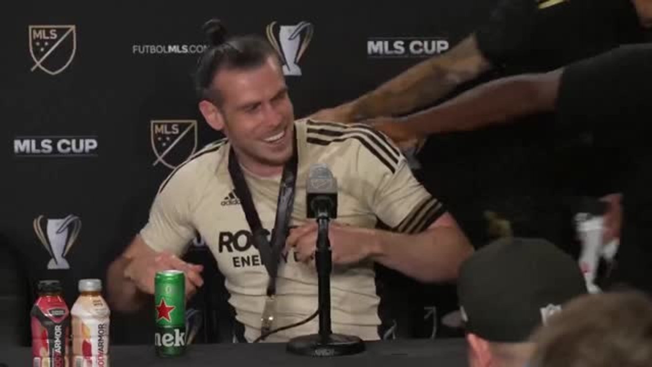 Bale erhält bierdusche nach mls-cup-siegtor