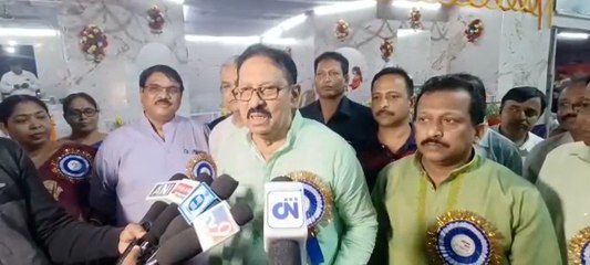 সরকারি কর্মচারীরা যা বেতন পান, তাতে আর্থিক অস্বচ্ছলতা থাকতে পারে না: বিমান | Oneindia Bengali