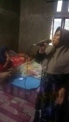 Ibu ibu karaoke lagu dangdut