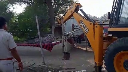 यूआईटी के निरोधक दस्ते ने हटाया अतिक्रमण