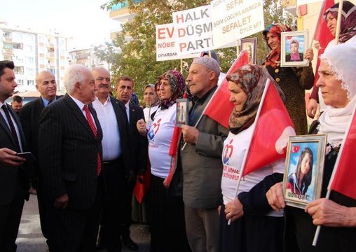 EVLAT NÖBETİNDEKİ AİLELERİ ZİYARET EDEN PERİNÇEK HDP KAPATILACAK