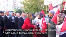 Doğu Perinçek, Diyarbakır’da HDP binası önünde evlat nöbeti tutan aileleri ziyaret etti