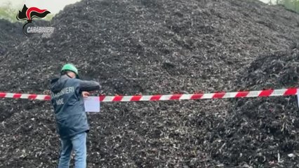 Plastica e alluminio nel compost, blitz Noe in un sito del Comasco