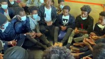 Migranti, Geo Barents a Catania: l'attesa a bordo - Video
