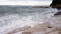 Maltempo in Puglia, vento di burrasca e mareggiate - video da Bisceglie (Bat)