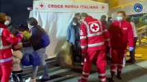 Migranti, nave Geo Barents a Catania: sbarco per 357 persone - Video