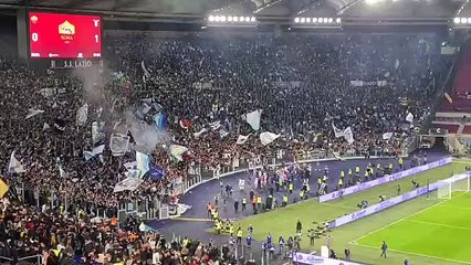 Roma - Lazio,  il derby è tuo! Folli festeggiamenti sotto la Nord