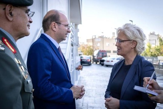 Almanya Savunma Bakanı Lambrecht'ten GKRY'e ziyaretAlmanya Savunma Bakanı Lambrecht ile GKRY Savunma Bakanı Petrides bir araya geldi