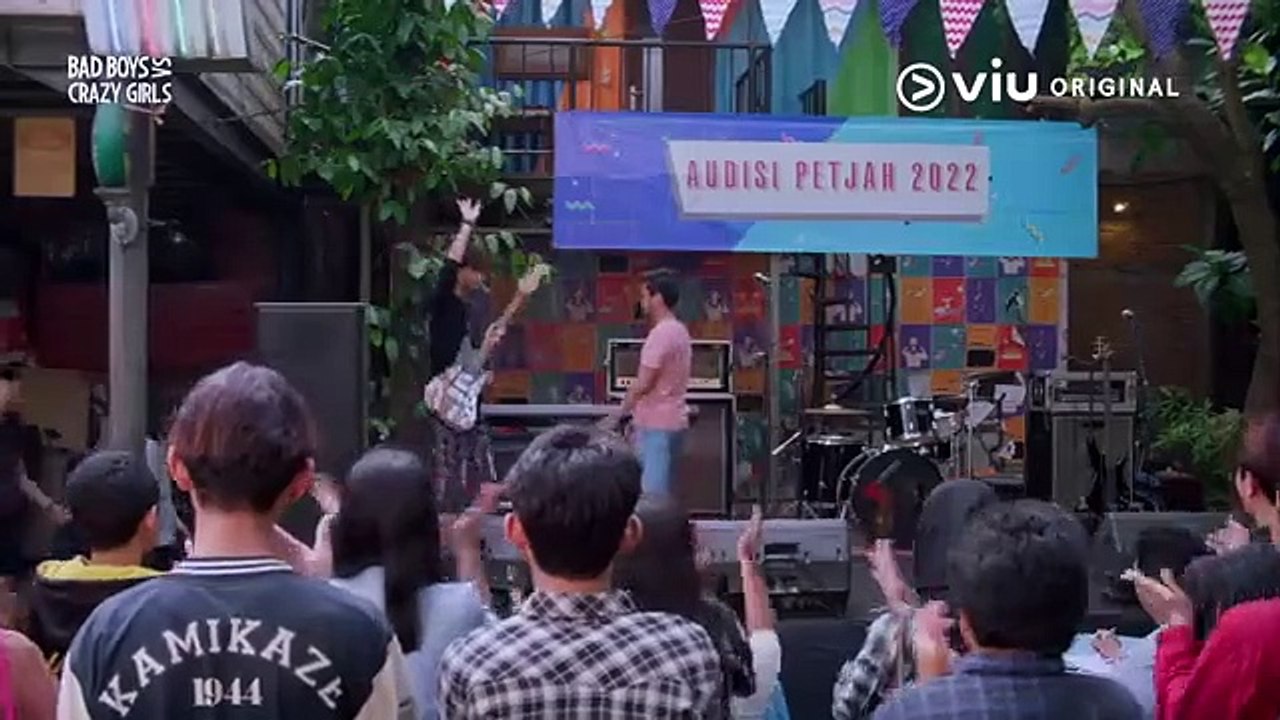 Bad_Boys_VS_Crazy_Girls_-_Trailer_Episodic_1_-_Si_Populer_Dipaksa_Pindah_Sekolah_360P