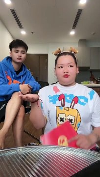 Clip: Sau 15 cây xăng, Hải Vót lại được bạn gái trao luôn sổ đỏ