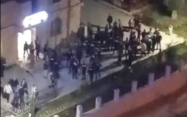 İki esnaf arasındaki "Benimle aynı işi yapamazsın" kavgası karakolda da devam etti
