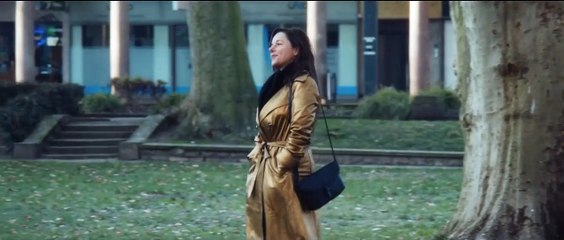 Une femme du monde Bande-annonce (EN)