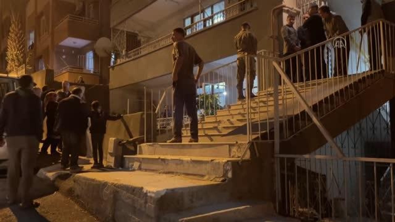 Şehit Piyade Sözleşmeli Er Esmer'in Hatay'daki ailesine şehadet haberi verildi