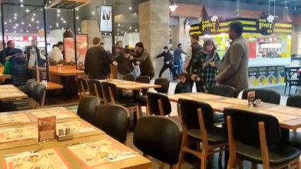 Beylikdüzü'ndeki AVM'de yumruklu kavga