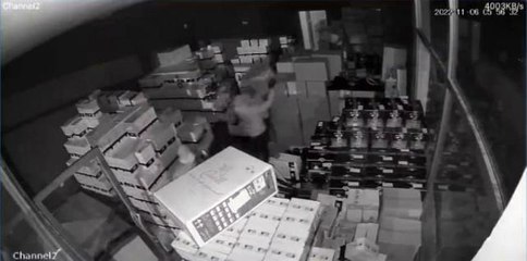 Sancaktepe'de 5 hırsız 130 bin TL değerinde çay ve kahve çaldı