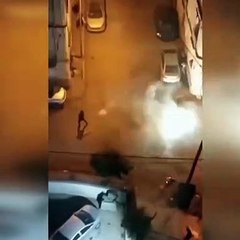 Adana'da bir garip eğlence! Birbirlerine havai fişek fırlattılar