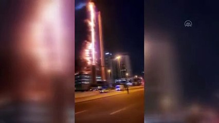 Dubai'de 35 katlı binada yangın