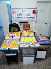 İZMİR'DE 'KUMAR' BASKINI; 47 KİŞİYE 85 BİN LİRA CEZA
