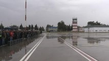 GAZİANTEP -Şehit piyade sözleşmeli er Mustafa Öztürk'ün naaşı askeri uçakla Gaziantep Havalimanı'na getirildi