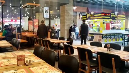 Beylikdüzü AVM'de yumruklu kavga!