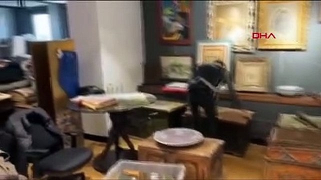 İş yeri değil sanki müze! Sultan Abdülmecit tuğralı vakfiye ele geçirildi