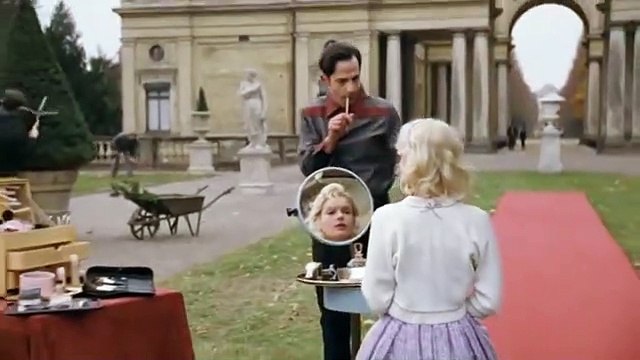 Beyond the Sea Bande-annonce (EN)